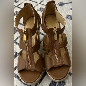Michael Kors tan heeld 7.5M
